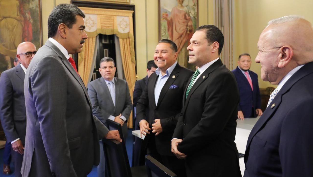 Presidente Nicolás Maduro anuncia Propuesta de Reforma Constitucional como primer decreto luego de su juramentación este 10E