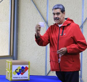 Presidente Nicolás Maduro ejerce su voto en elecciones municipales y Consulta Popular de la Juventud