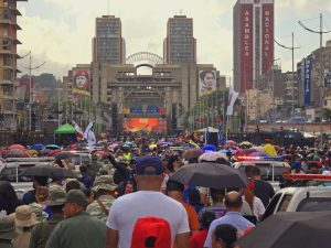 Pueblo venezolano marcha en defensa del Presidente Nicolás Maduro