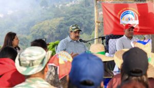 Presidente Maduro: Hay que pasar de Circuitos Comunales a Comunas autosustentables