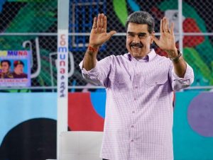 Presidente Maduro solicita al TSJ despojar de la nacionalidad a venezolanos que actúen como «vendepatria» e invasores.