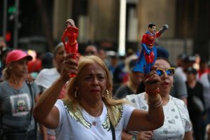 Mujeres venezolanas marchan por la liberación del presidente Nicolás Maduro y la Primera Dama Cilia Flores