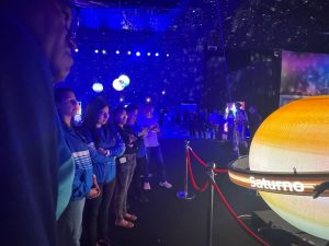 Trabajadoras y trabajadores del Consejo Federal de Gobierno visitan la Expo Niños en el Espacio: Viaje al Sistema Solar