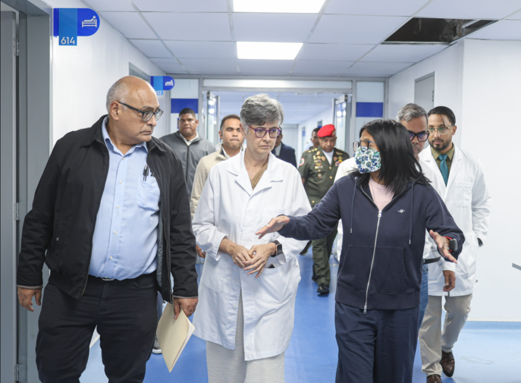 Presidenta (E) Delcy Rodríguez garantiza el derecho del pueblo venezolano a una atención médica gratuita y de calidad