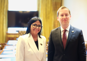 Presidenta (E) Delcy Rodríguez y embajador de EE. UU. en la India Sergio Gor evalúan avances de la agenda bilateral