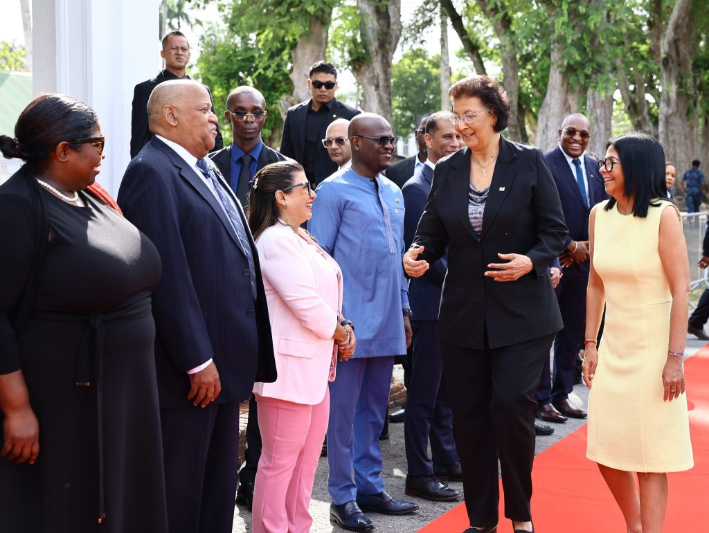 Presidenta Delcy Rodríguez llega al Palacio Presidencial de Surinam para afianzar agenda estratégica regional