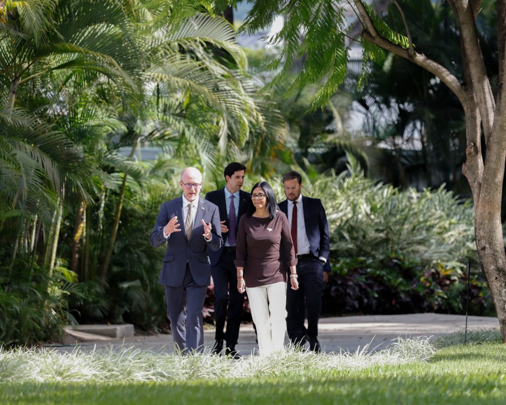 Presidenta Delcy Rodríguez recibe a encargado de negocios del Reino Unido