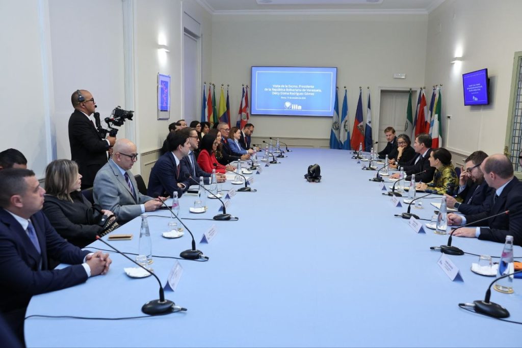 Presidenta Delcy Rodríguez visita sede de la Organización Internacional Ítalo-Latino Americana en Roma