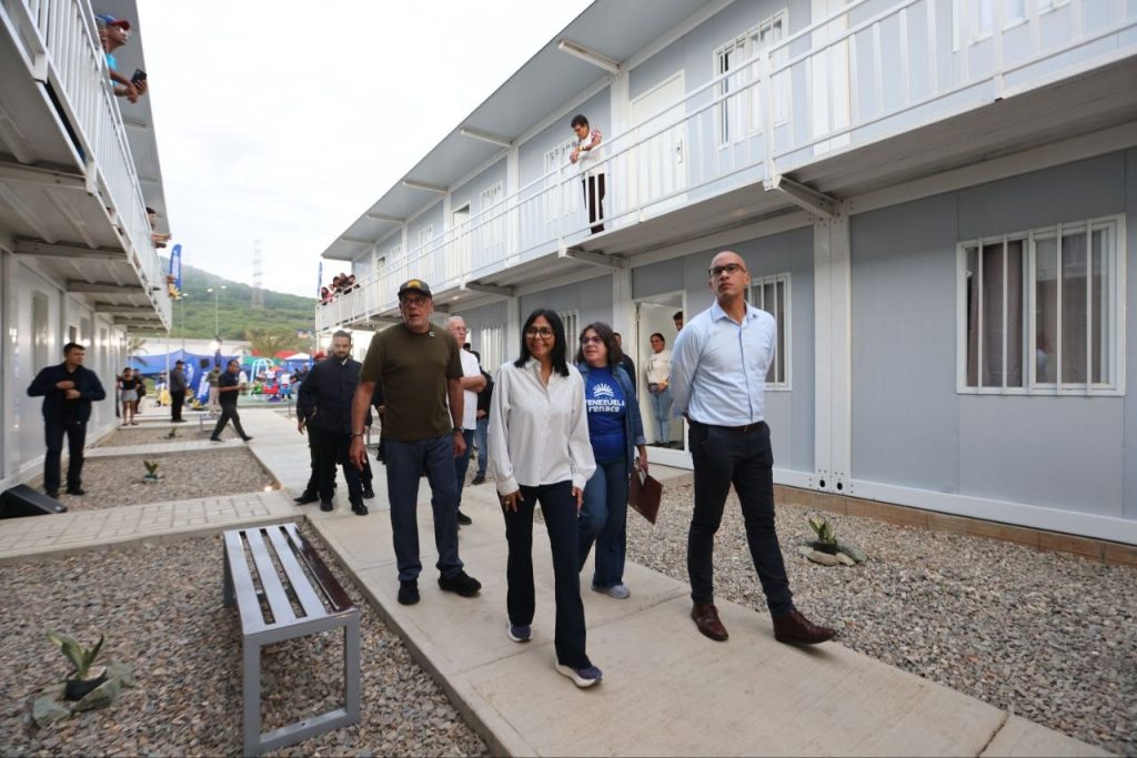 Presidenta Delcy Rodríguez entrega 500 viviendas transitorias en Ciudad Caribia para familias afectadas por el doble sismo